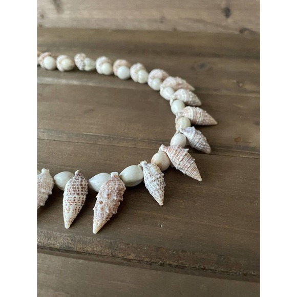 Vintage Shell Lei - Necklace - Rare LARGE Shells - 30” - Picture 3 of 8